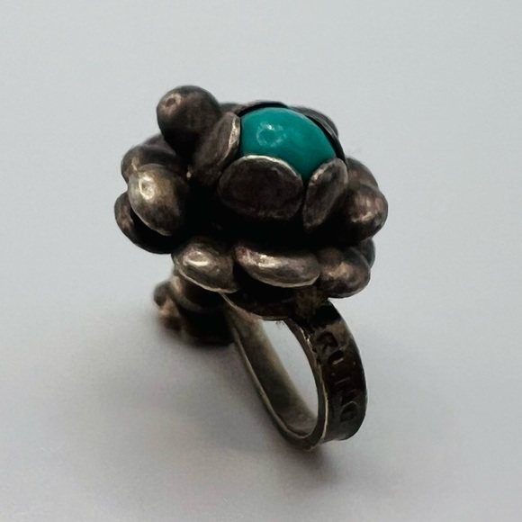 Turquoise Flower Sterling SIlver 925 Screw Earrings - Picture 3 of 3